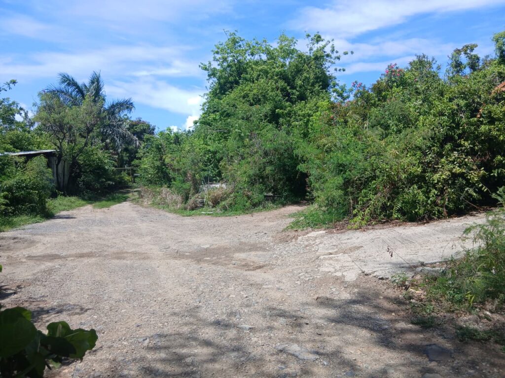 Take the right turn. (do not go into a fence)